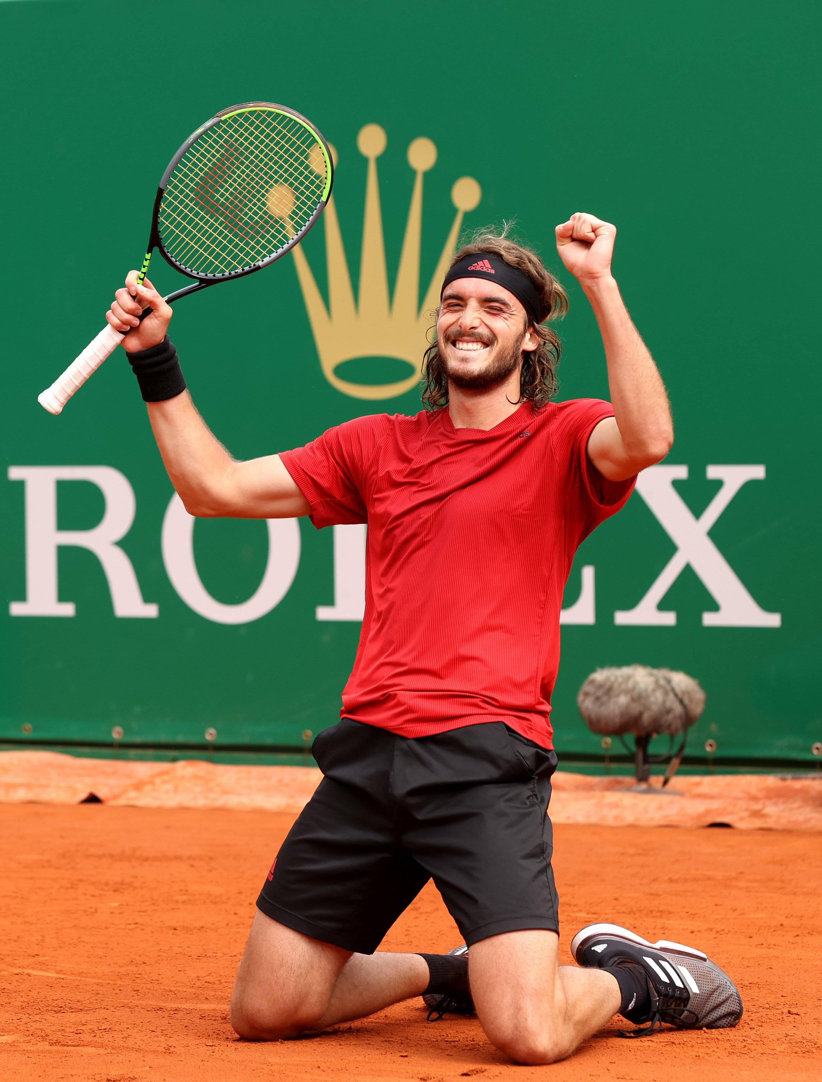 意大利网球队强势英国网球队，西西帕斯制霸全场