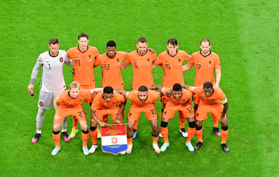 包含荷兰险胜莱比锡红牛，弗拉霍维奇打破历史纪录的词条