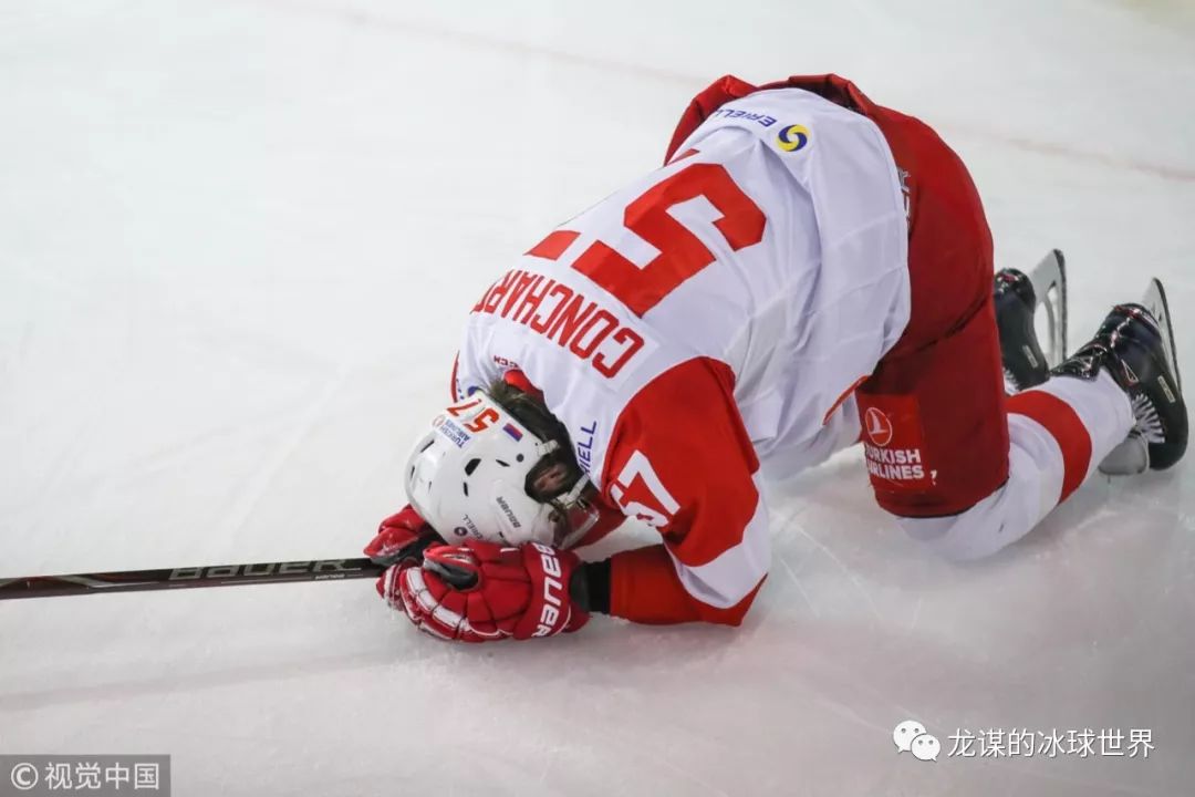 连胜势头难挡!橄榄球豪取十连胜 连胜势头难挡!橄榄球豪取十连胜