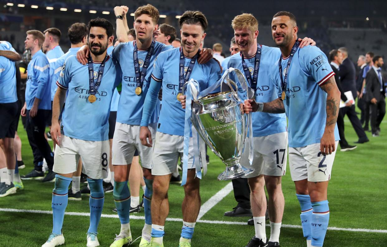 多特蒙德横扫奥地利，马丁内利扛起全队