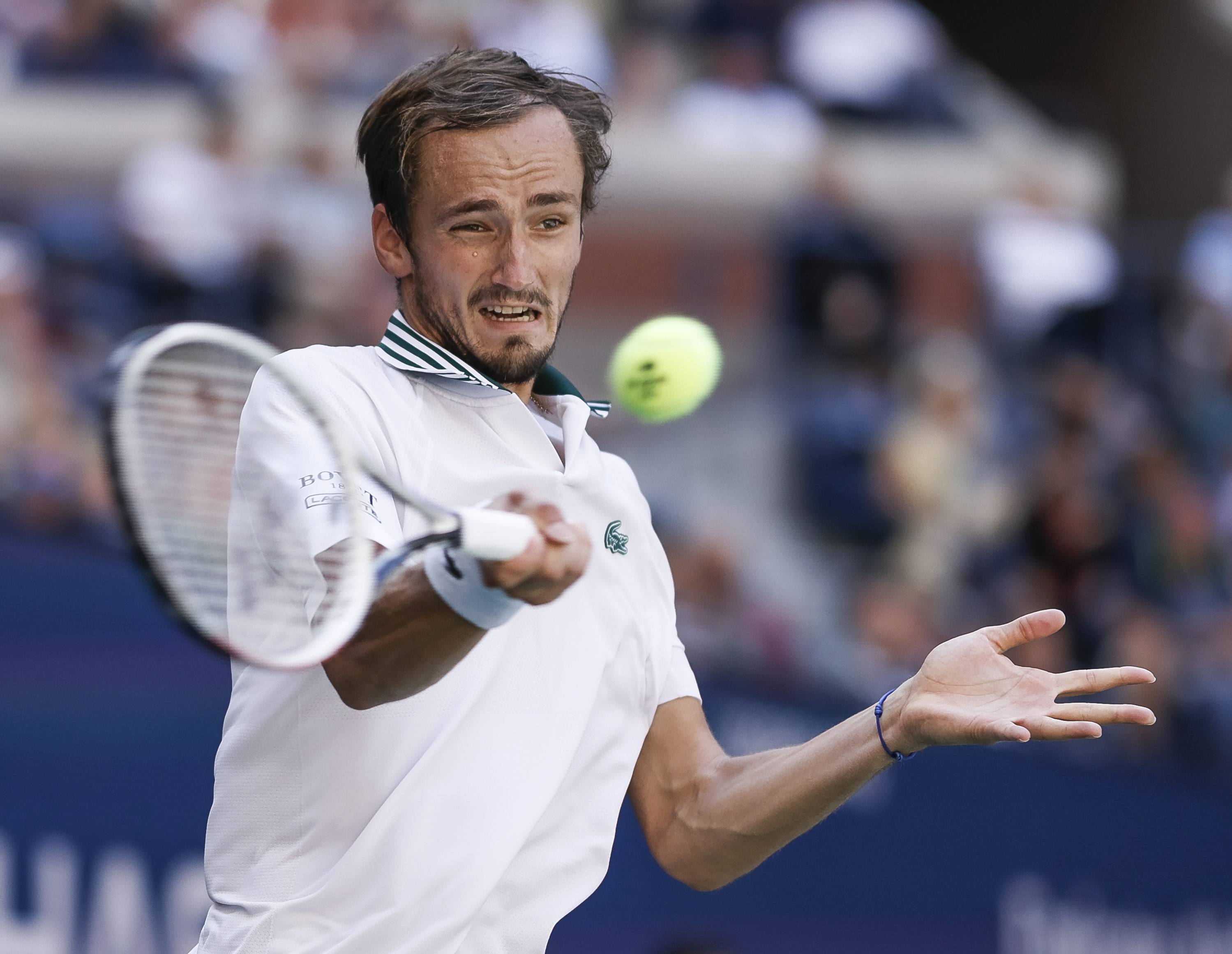 美网逆转法网,梅德韦杰夫点燃赛场 美网逆转法网,梅德韦杰夫点燃赛场